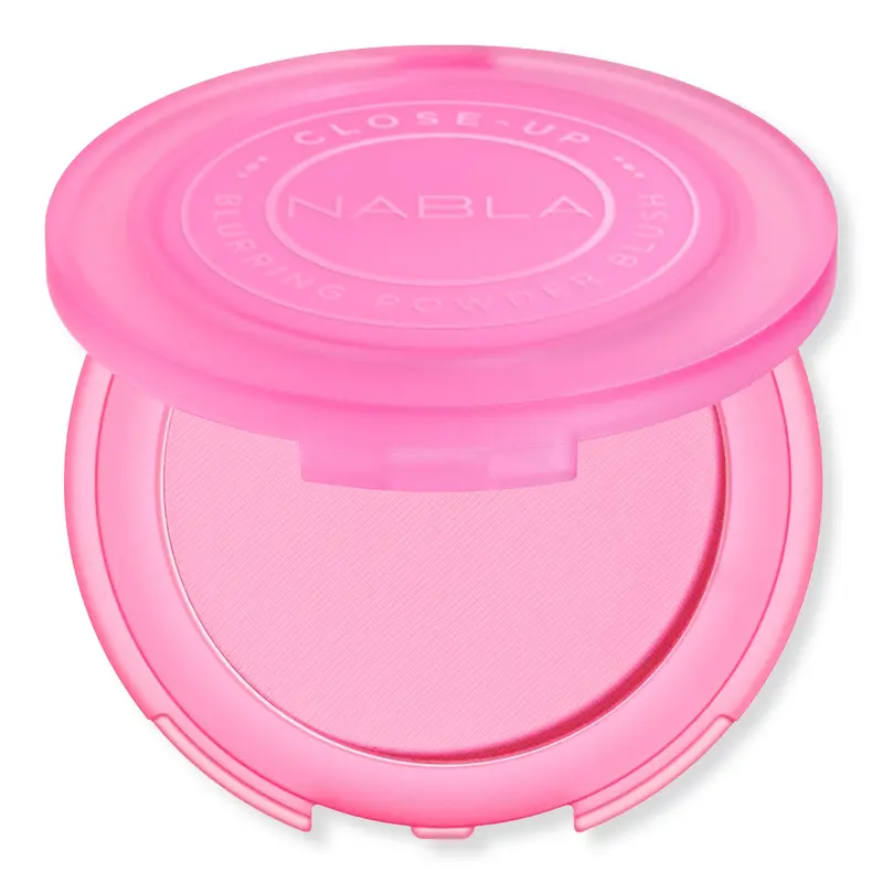 Close-Up Blurring Powder Blush