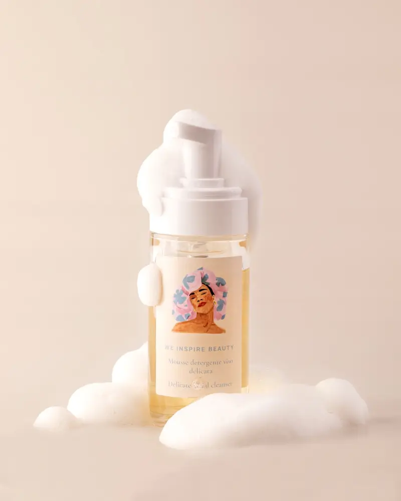 Mousse detergente viso delicata